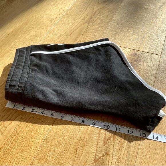 NWT REEBOK CLASSICS LINEAR  SHORTS - XS - Picture 10 of 10